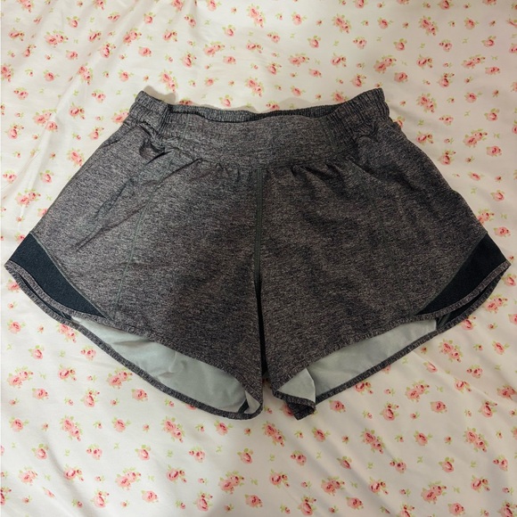 Lululemon shorty Hot Shorts - Picture 1 of 2